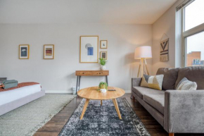 Belltown 1br w lounge nr parks garden SEA-677